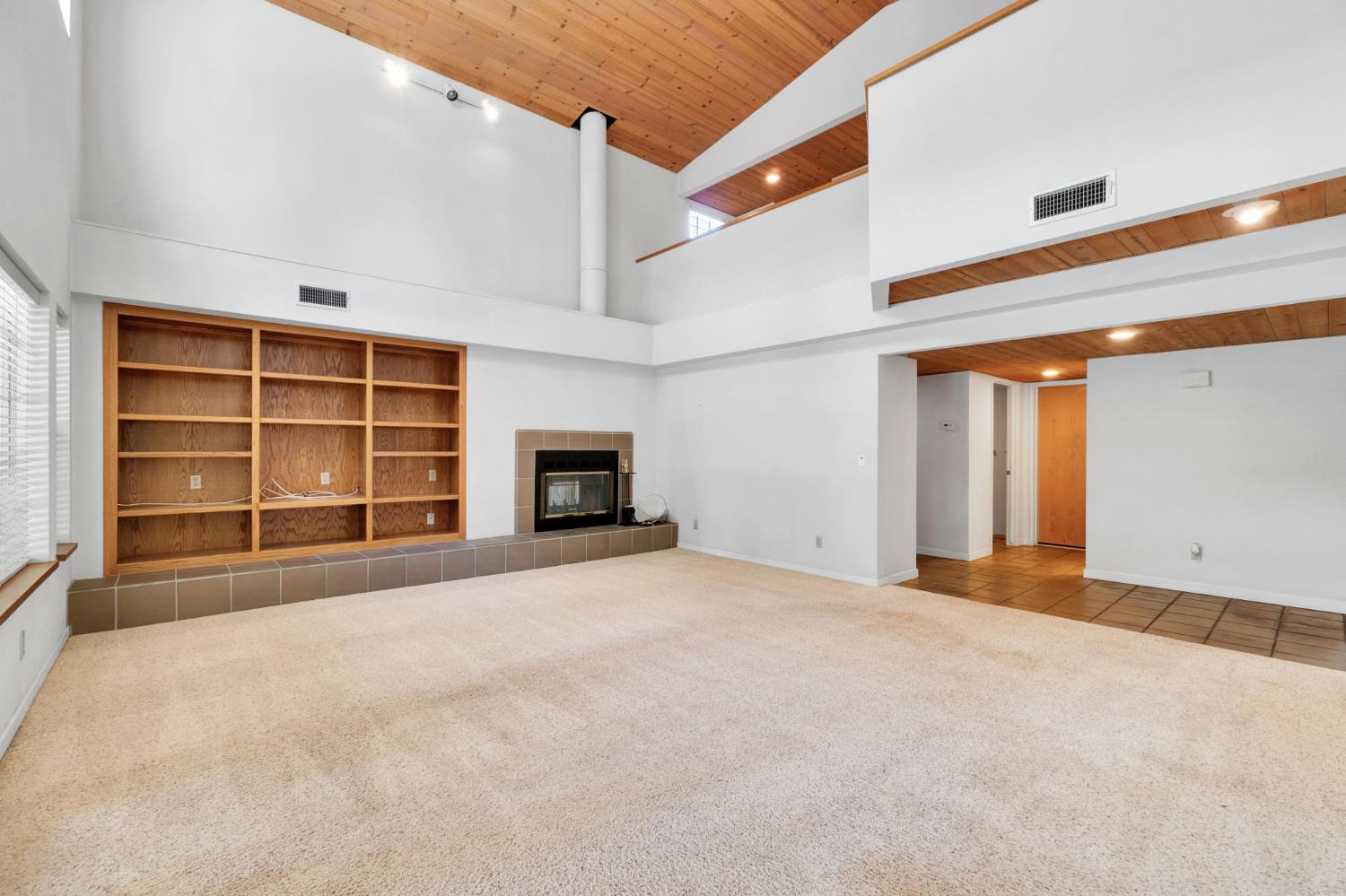 6743 N Dolores, Fresno, CA 93711