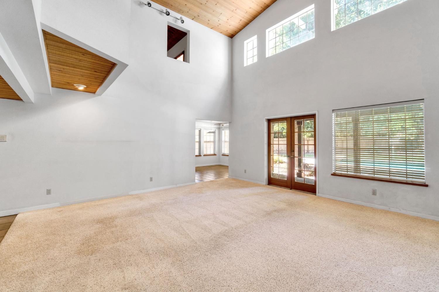 6743 N Dolores, Fresno, CA 93711