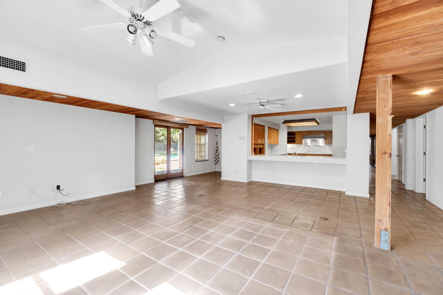 6743 N Dolores, Fresno, CA 93711