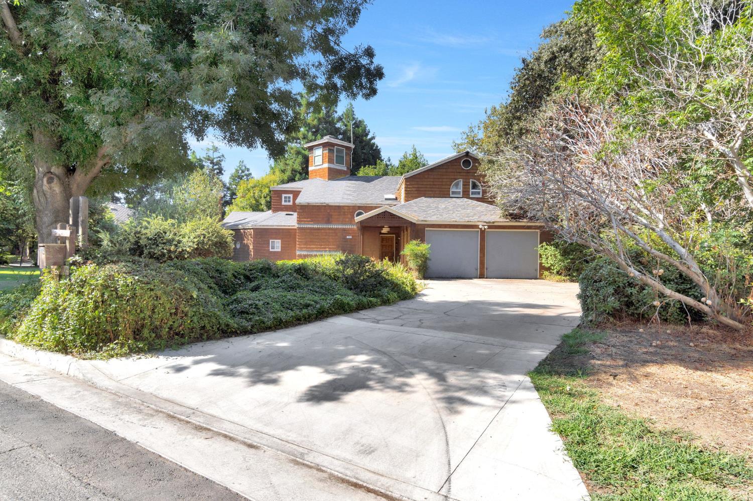 6743 N Dolores, Fresno, CA 93711