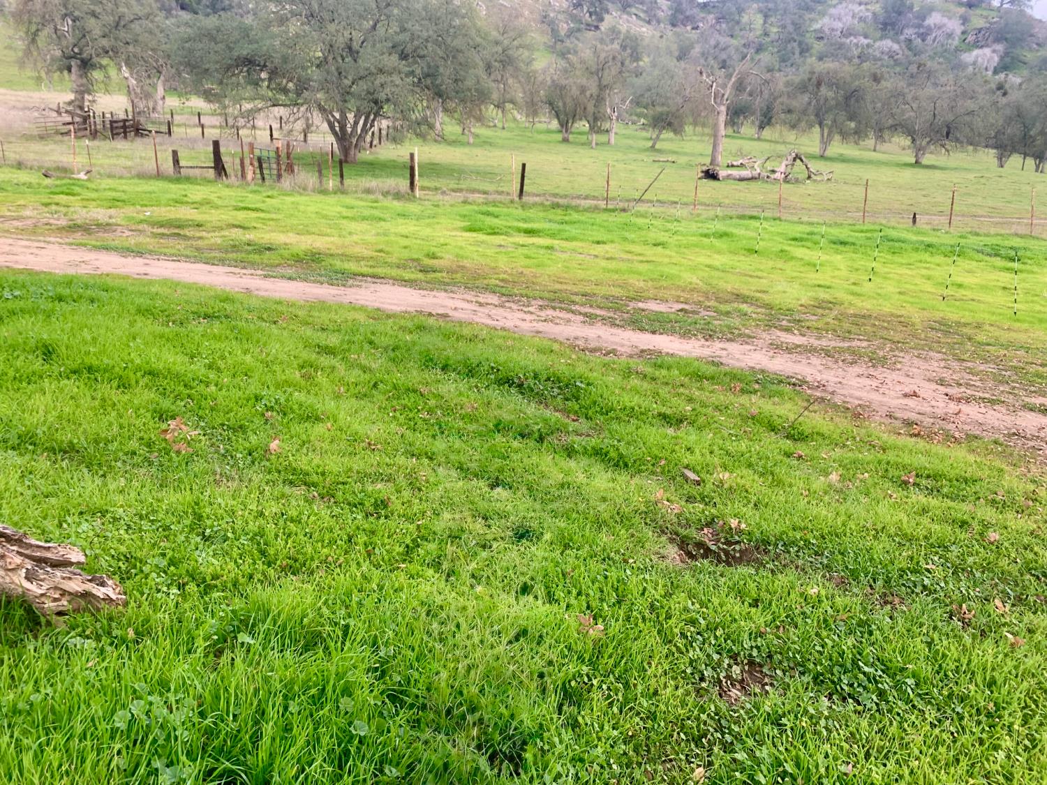 37728 Squaw Valley Rd, Yokuts Valley, CA 93675