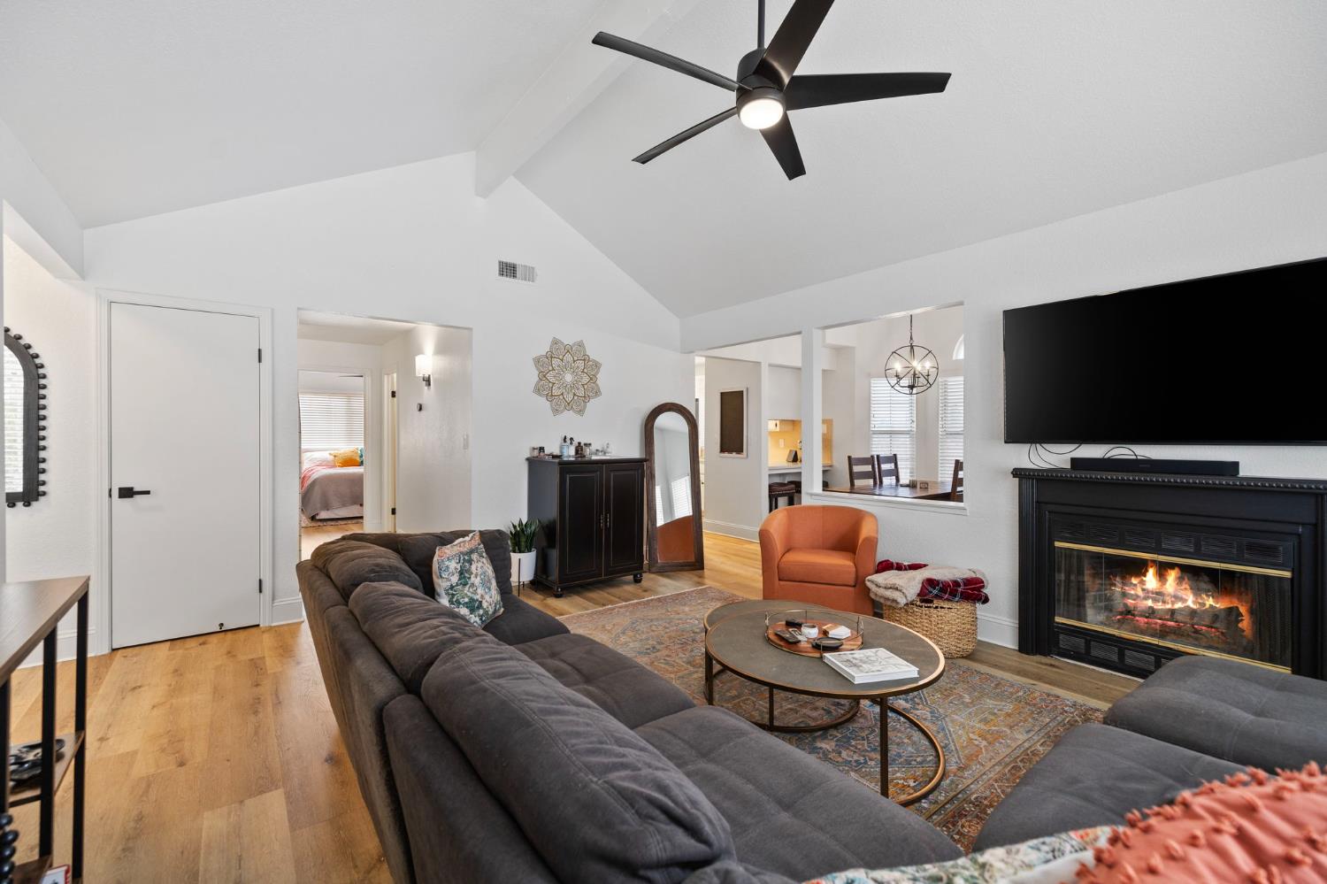 8147 N Cedar Ave #203, Fresno, CA 93720