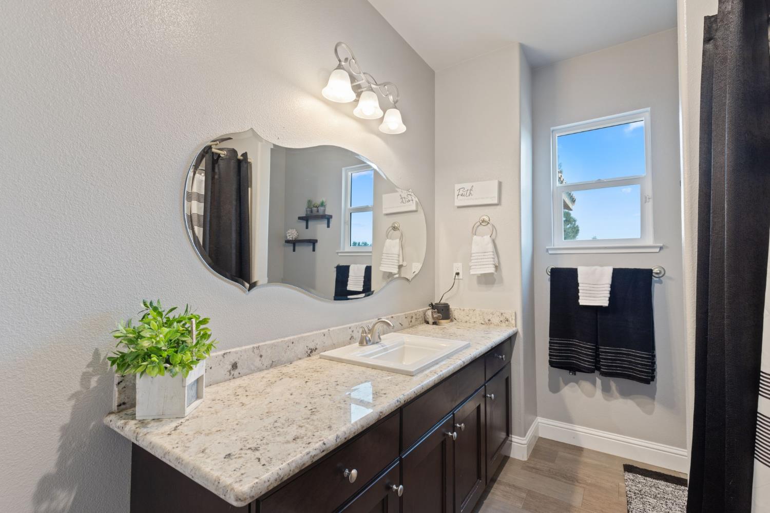 3127 Joshua Ave, Clovis, CA 93611