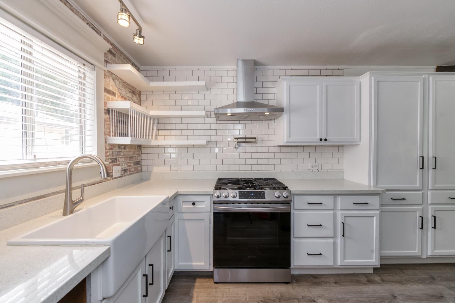 6583 N Maple Ave, Fresno, CA 93710