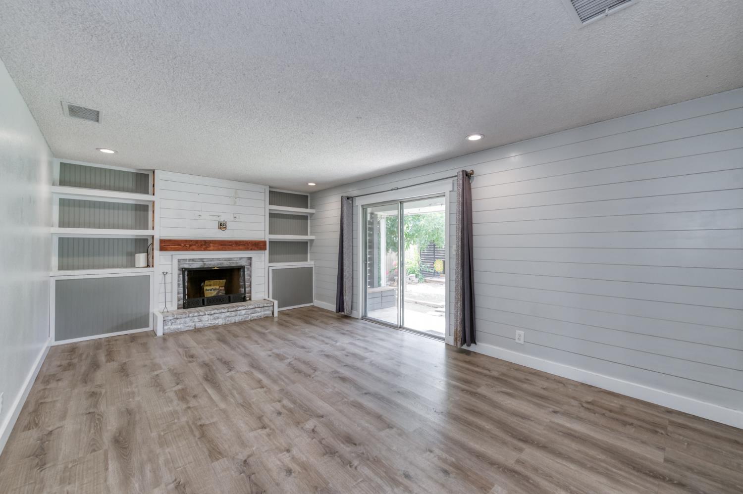 6583 N Maple Ave, Fresno, CA 93710