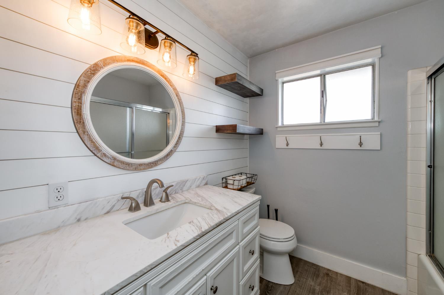 6583 N Maple Ave, Fresno, CA 93710