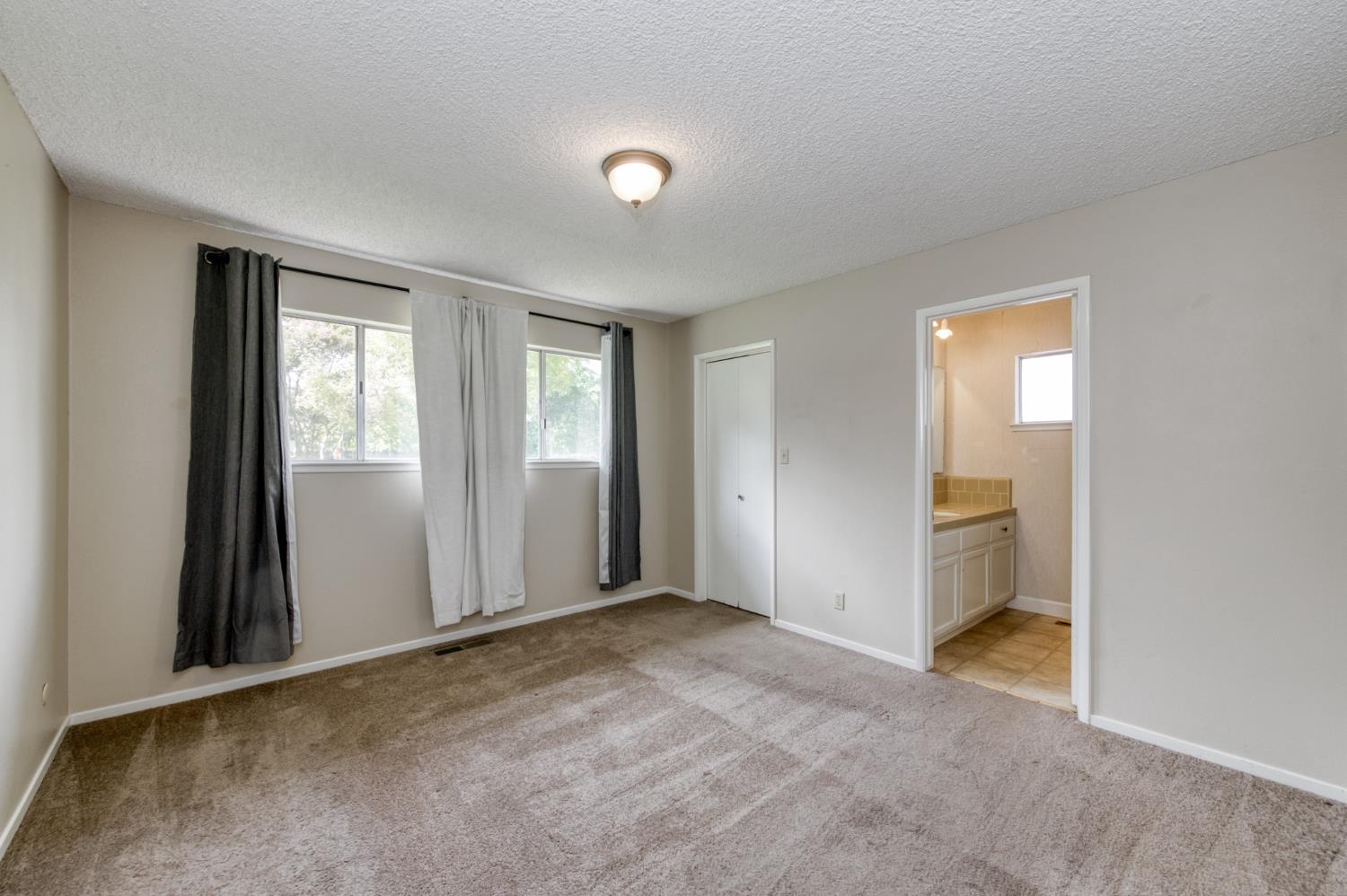 6583 N Maple Ave, Fresno, CA 93710