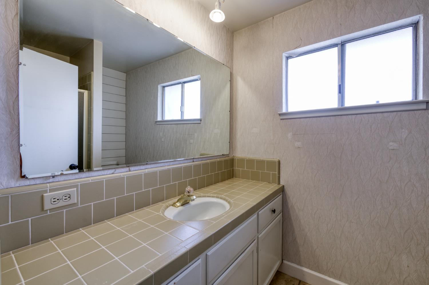 6583 N Maple Ave, Fresno, CA 93710