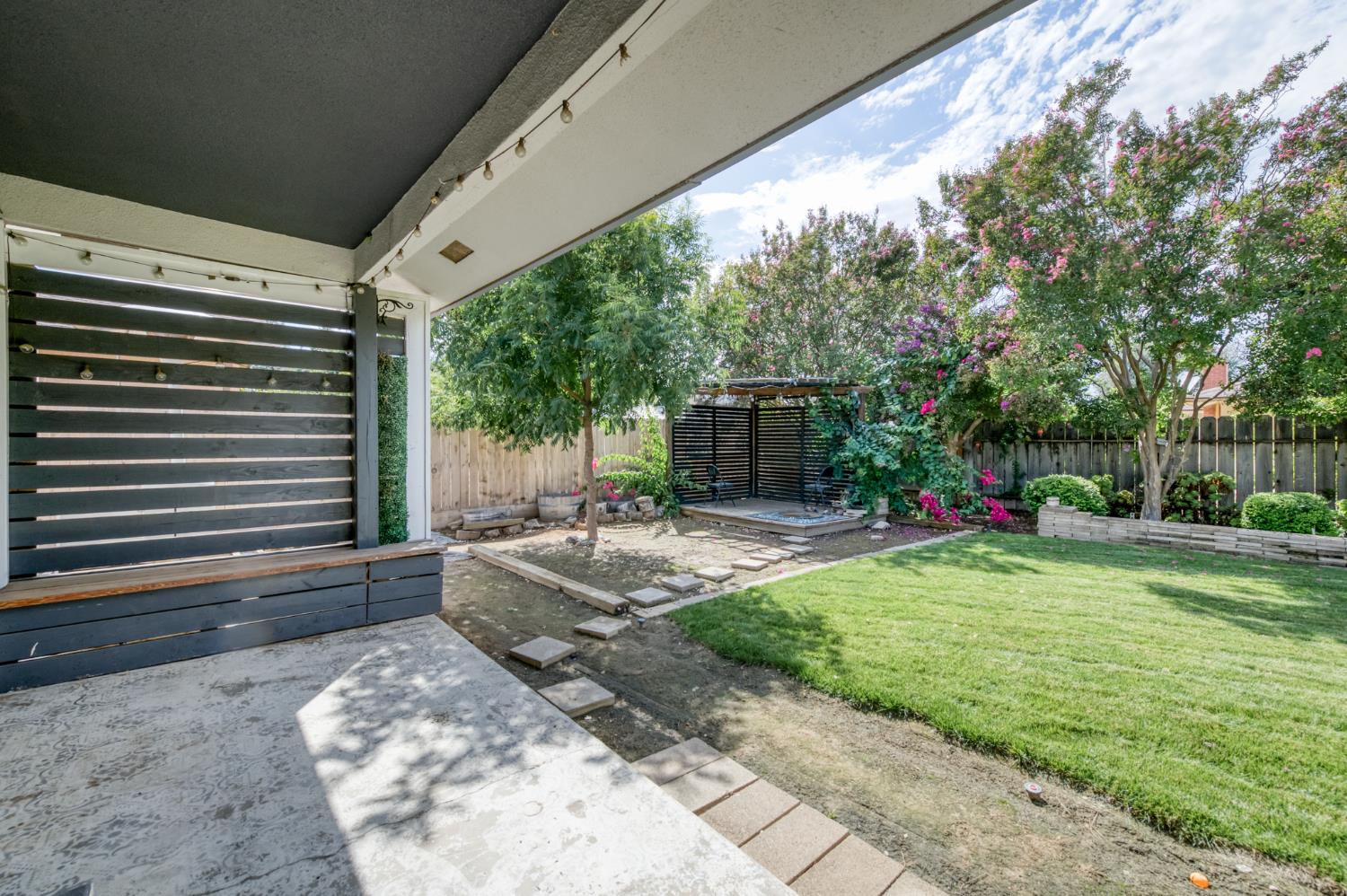 6583 N Maple Ave, Fresno, CA 93710