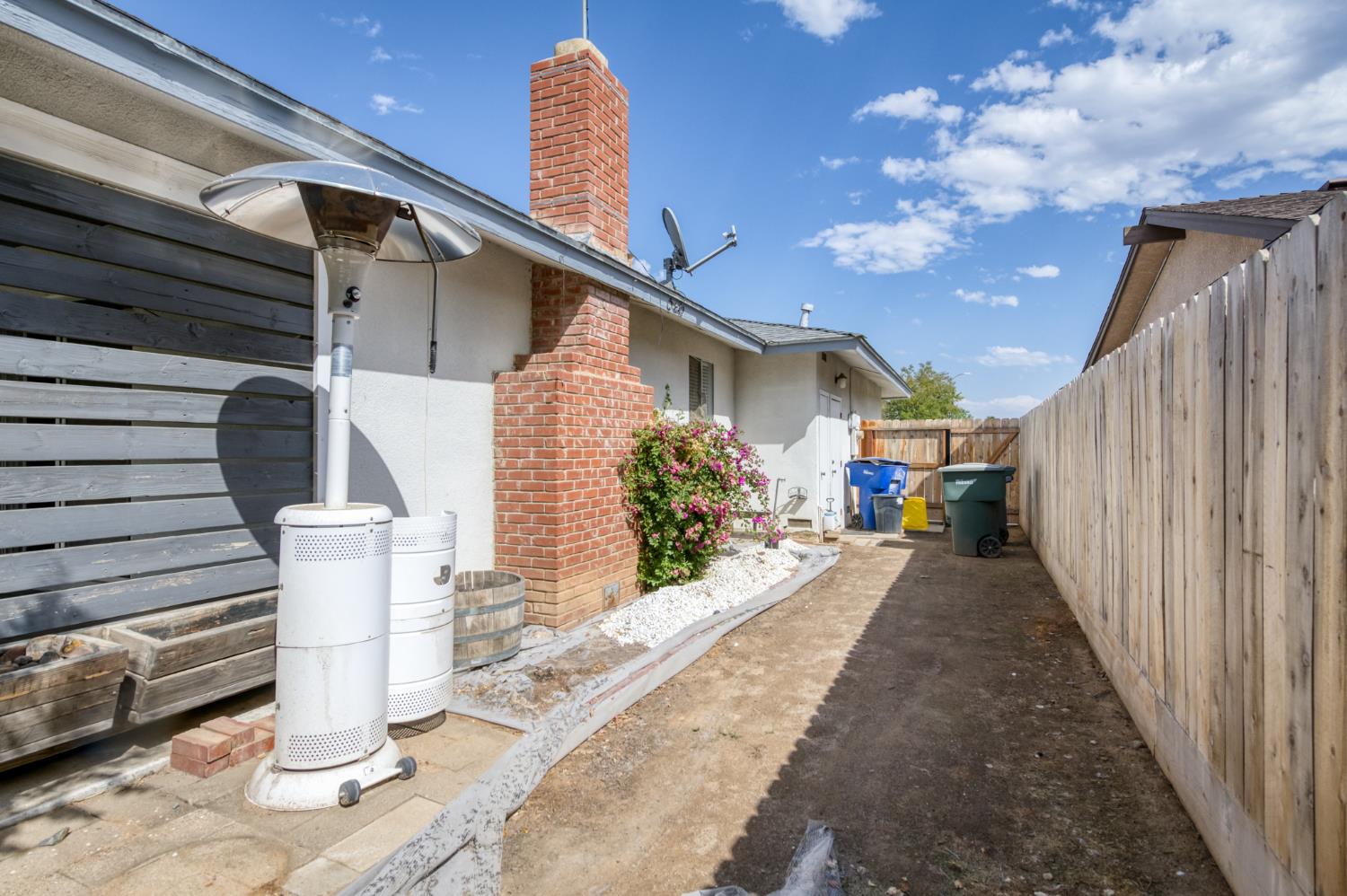 6583 N Maple Ave, Fresno, CA 93710