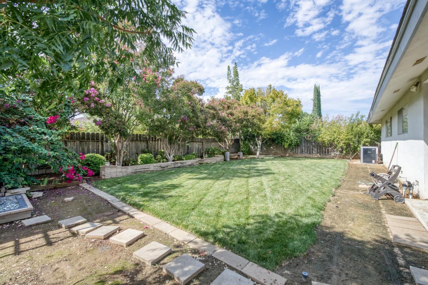 6583 N Maple Ave, Fresno, CA 93710