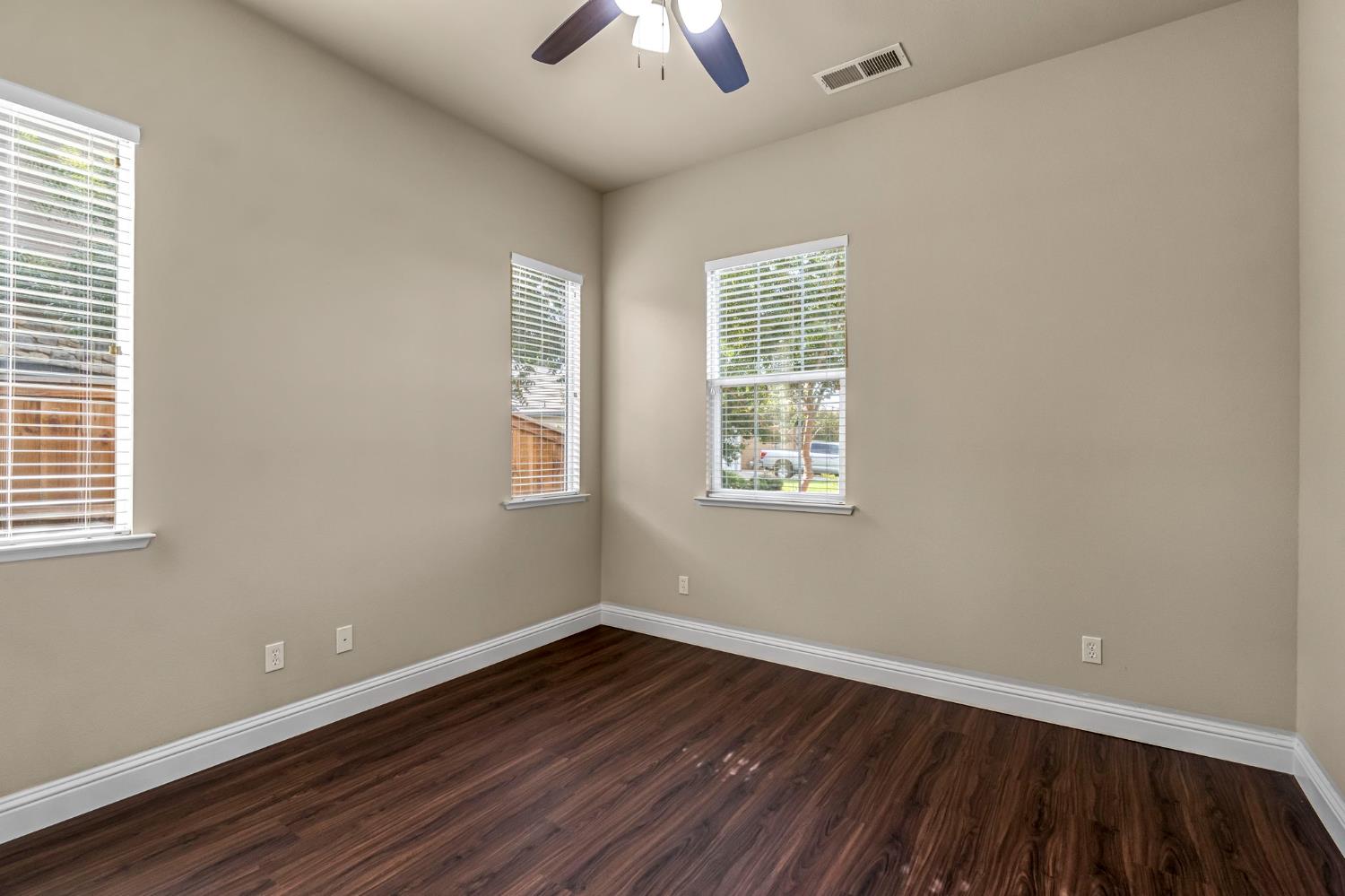 2592 E Vermont Ave, Fresno, CA 93720