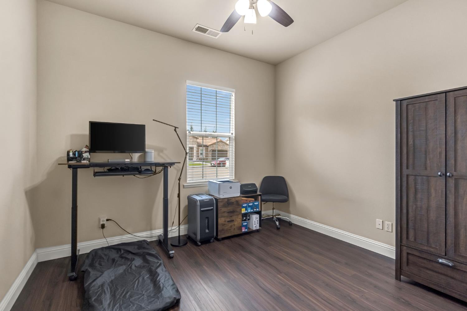 2592 E Vermont Ave, Fresno, CA 93720