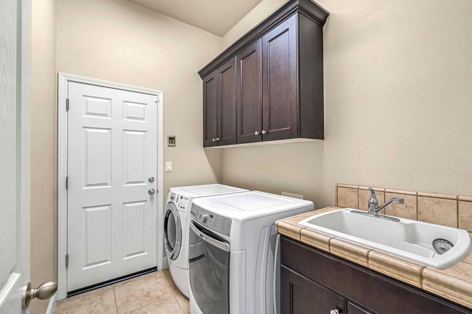 2592 E Vermont Ave, Fresno, CA 93720