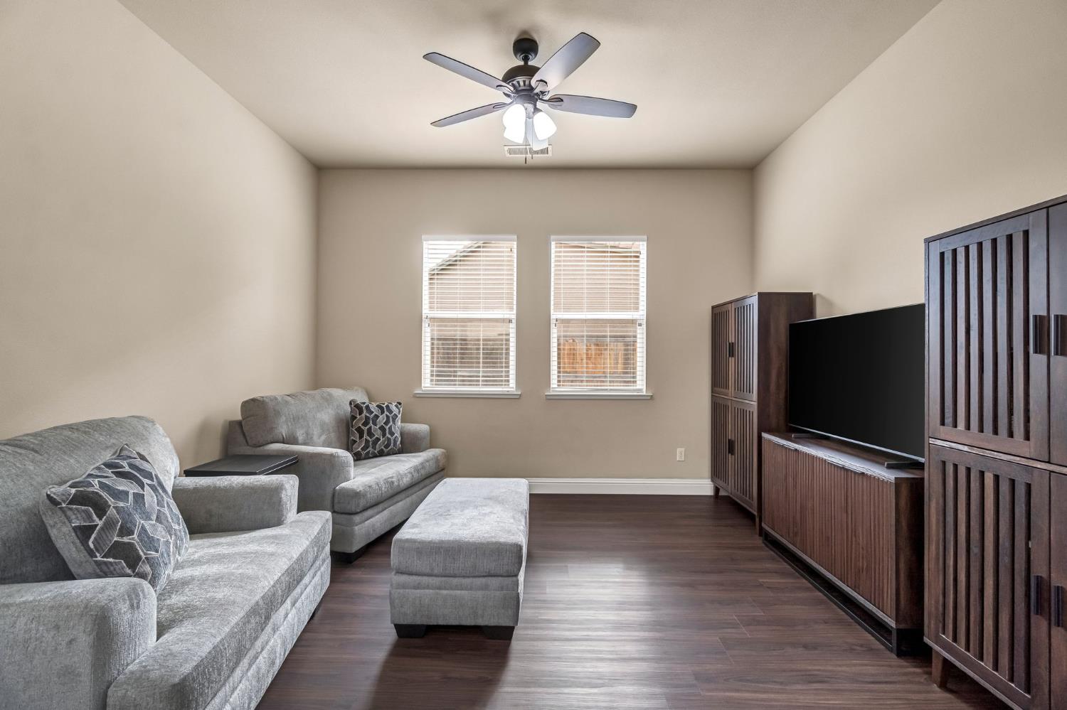 2592 E Vermont Ave, Fresno, CA 93720