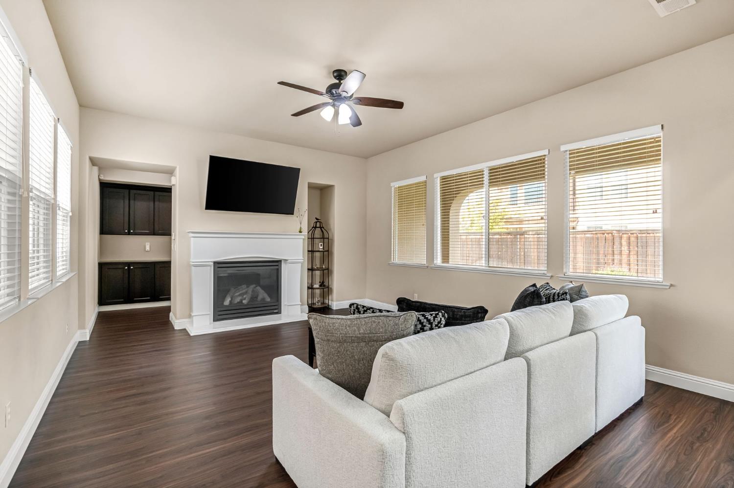 2592 E Vermont Ave, Fresno, CA 93720