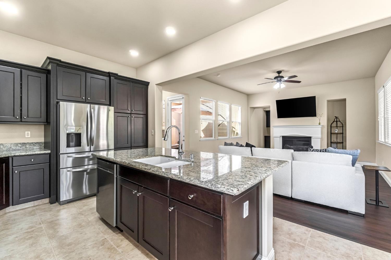 2592 E Vermont Ave, Fresno, CA 93720