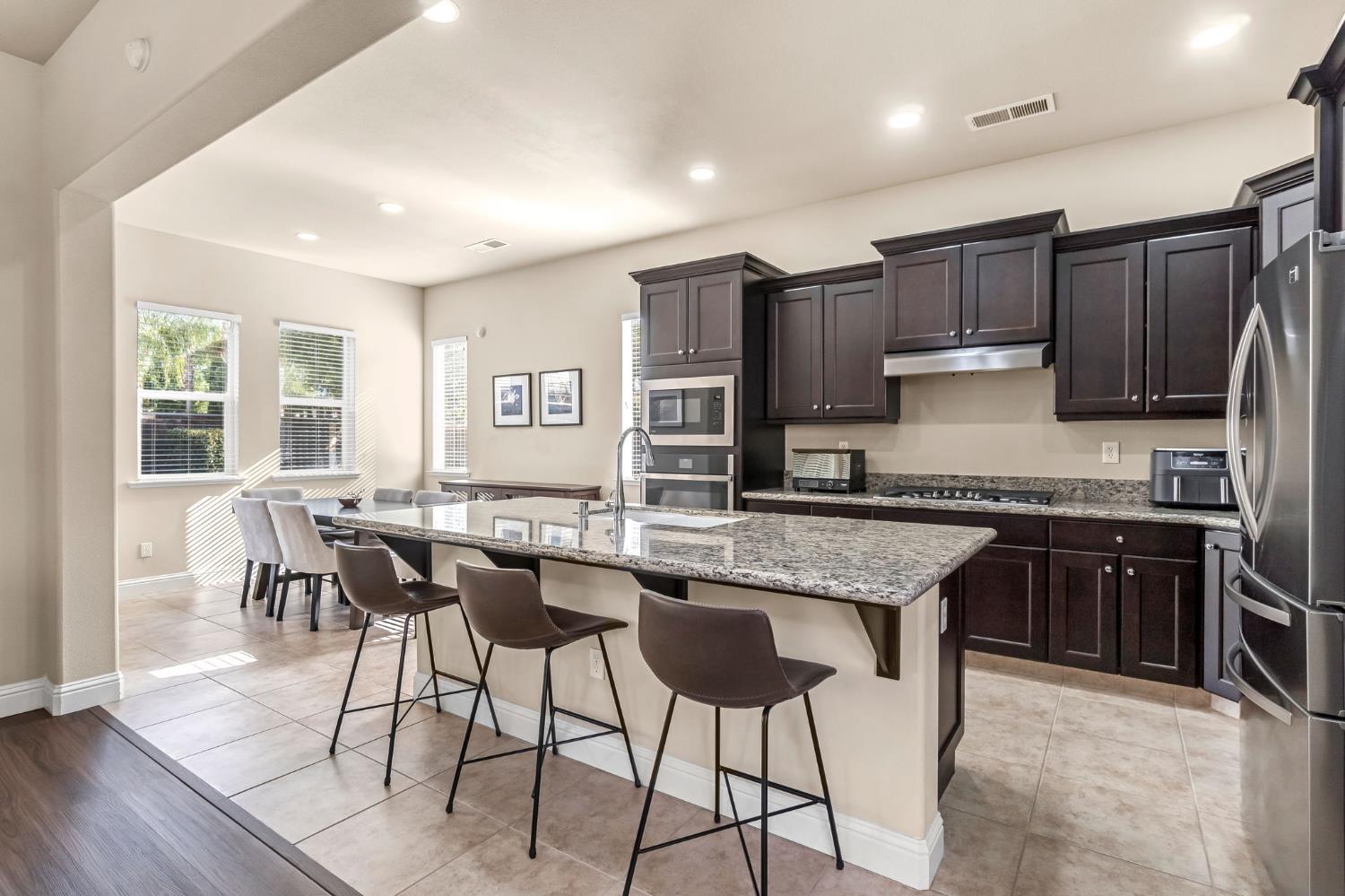 2592 E Vermont Ave, Fresno, CA 93720