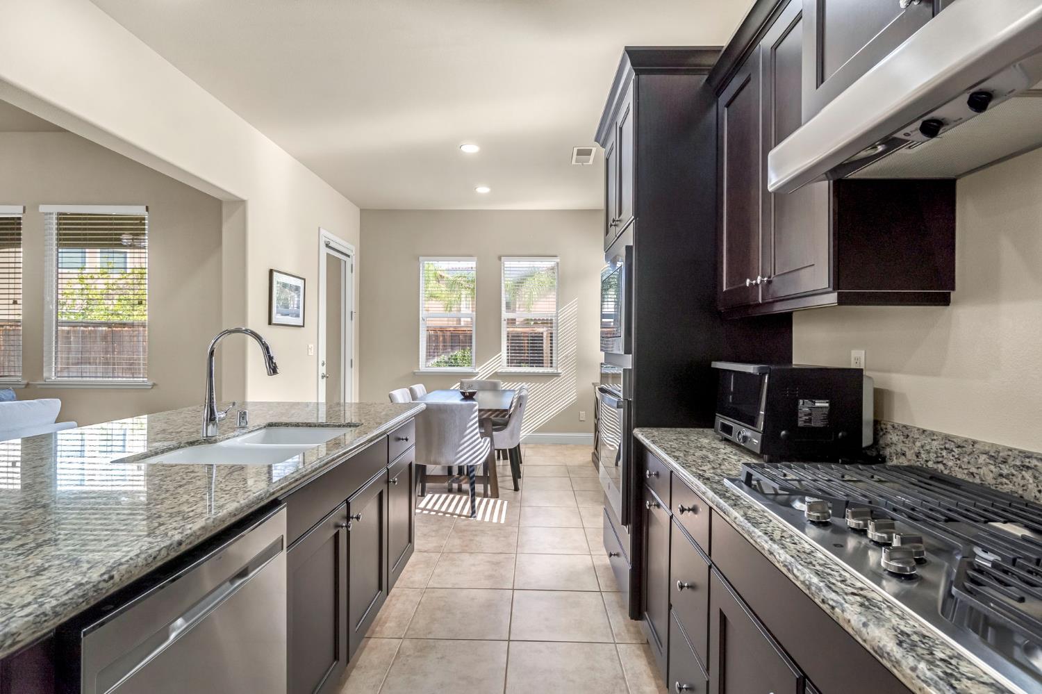 2592 E Vermont Ave, Fresno, CA 93720