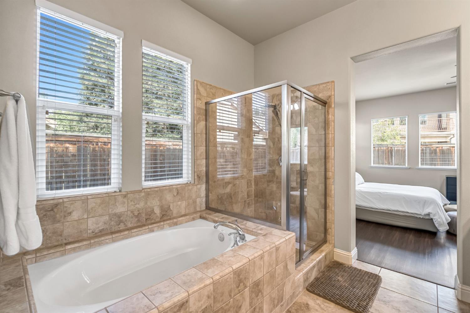 2592 E Vermont Ave, Fresno, CA 93720