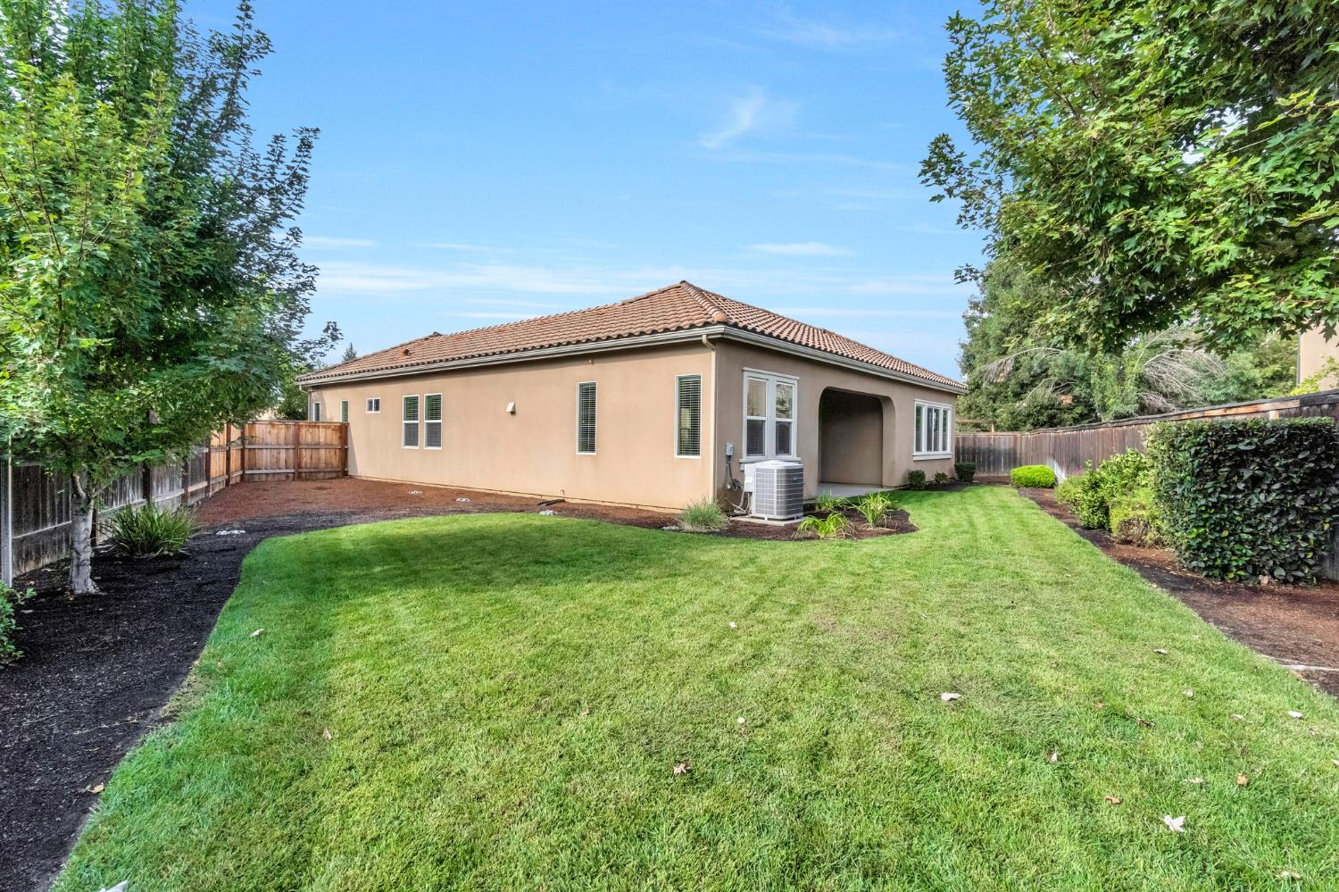 2592 E Vermont Ave, Fresno, CA 93720