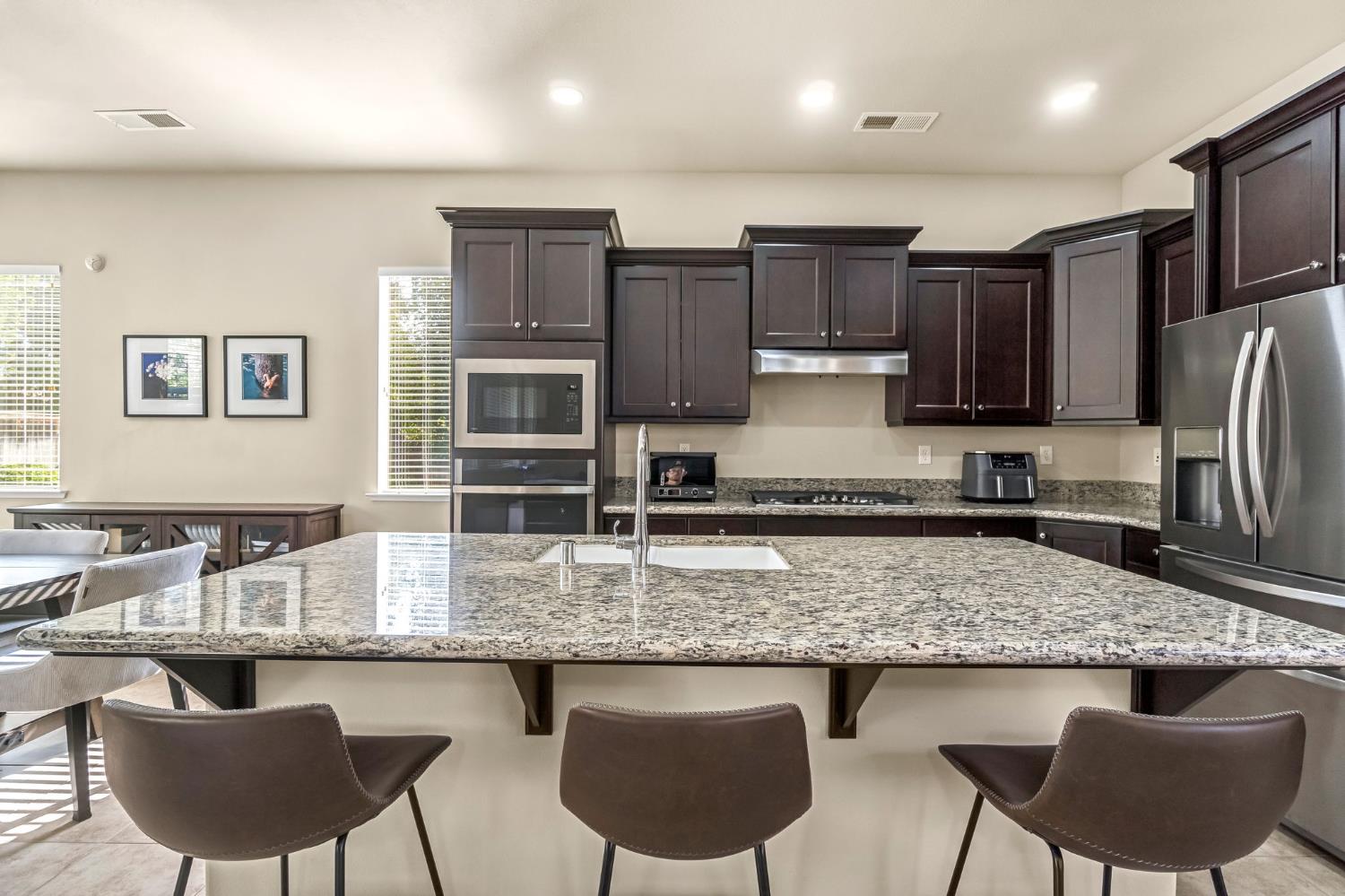 2592 E Vermont Ave, Fresno, CA 93720