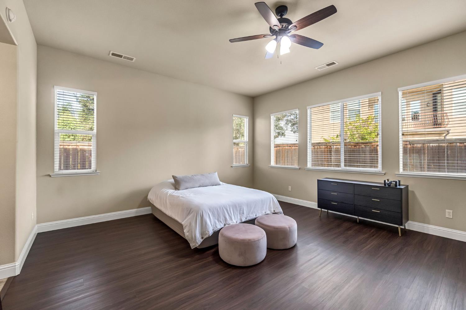 2592 E Vermont Ave, Fresno, CA 93720