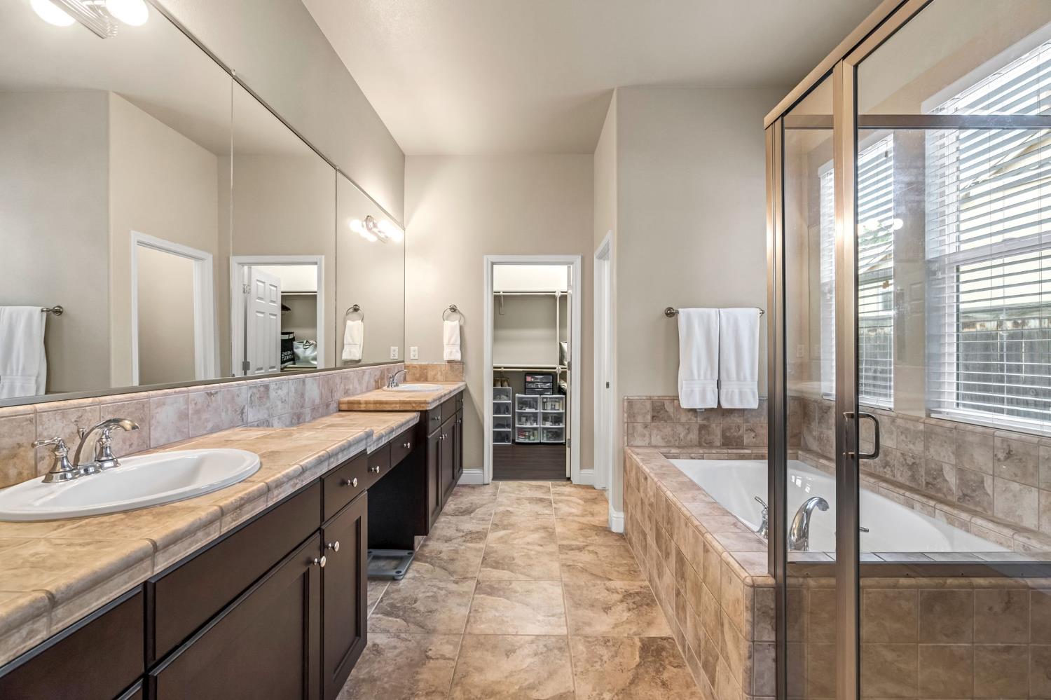 2592 E Vermont Ave, Fresno, CA 93720