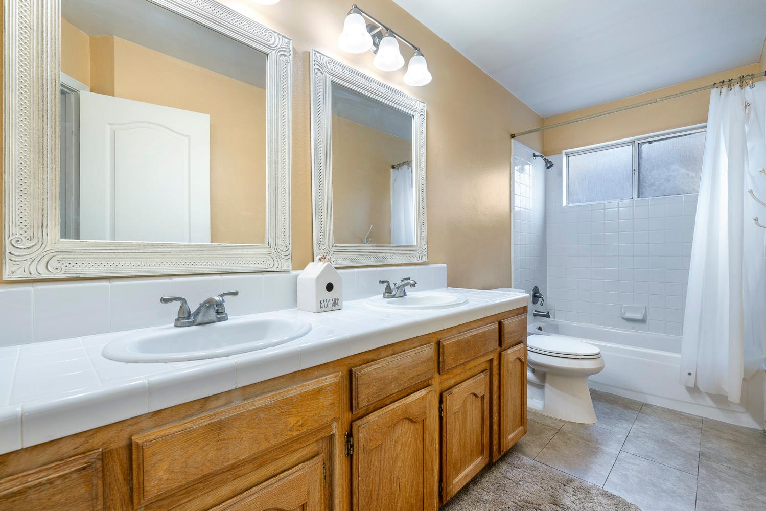 5838 W Fallon Ave, Fresno, CA 93722