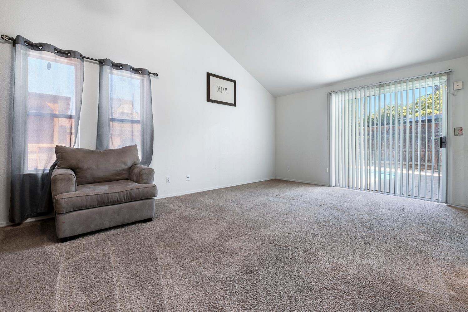 5838 W Fallon Ave, Fresno, CA 93722