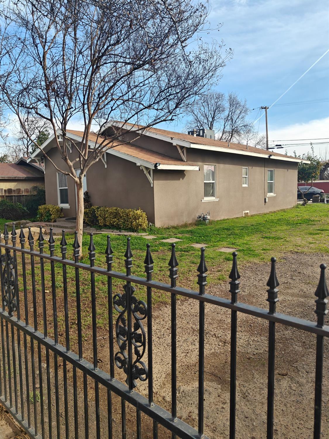 375 W Fir Ave, Pinedale, CA 93650