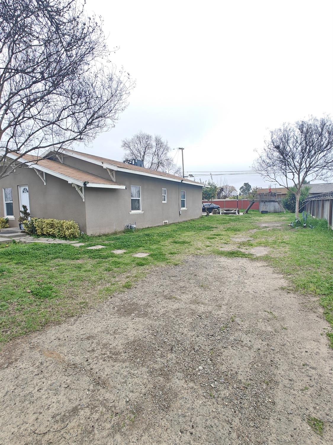 375 W Fir Ave, Pinedale, CA 93650