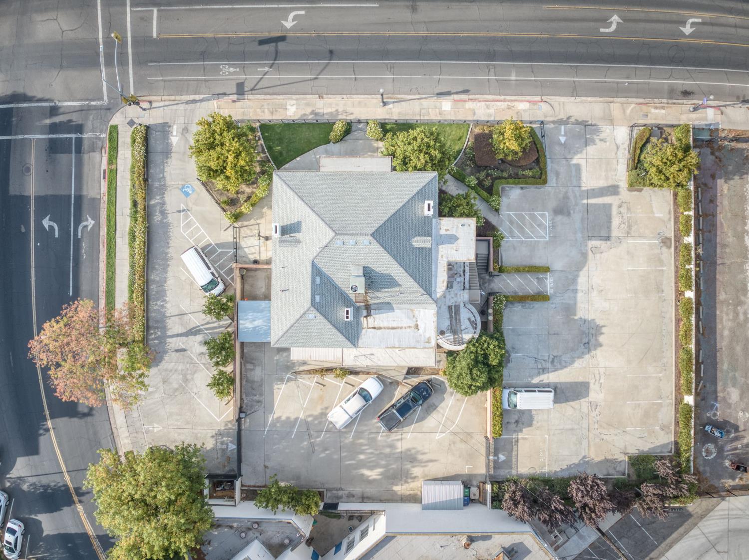 916 E Divisadero St, Fresno, CA 93726