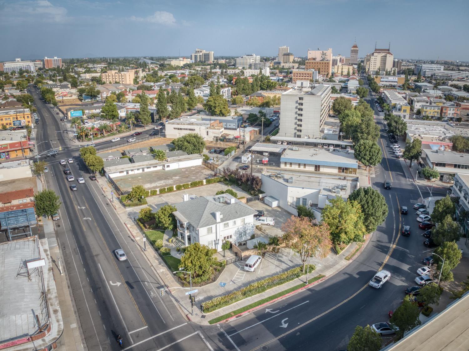 916 E Divisadero St, Fresno, CA 93726