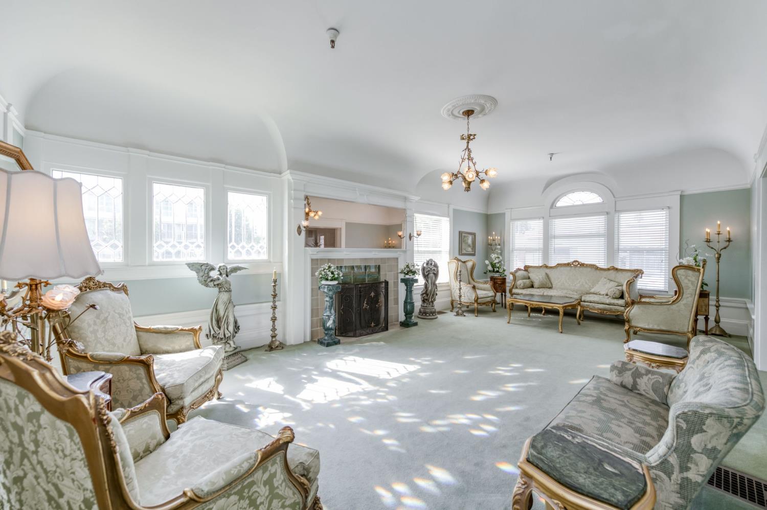 916 E Divisadero St, Fresno, CA 93726