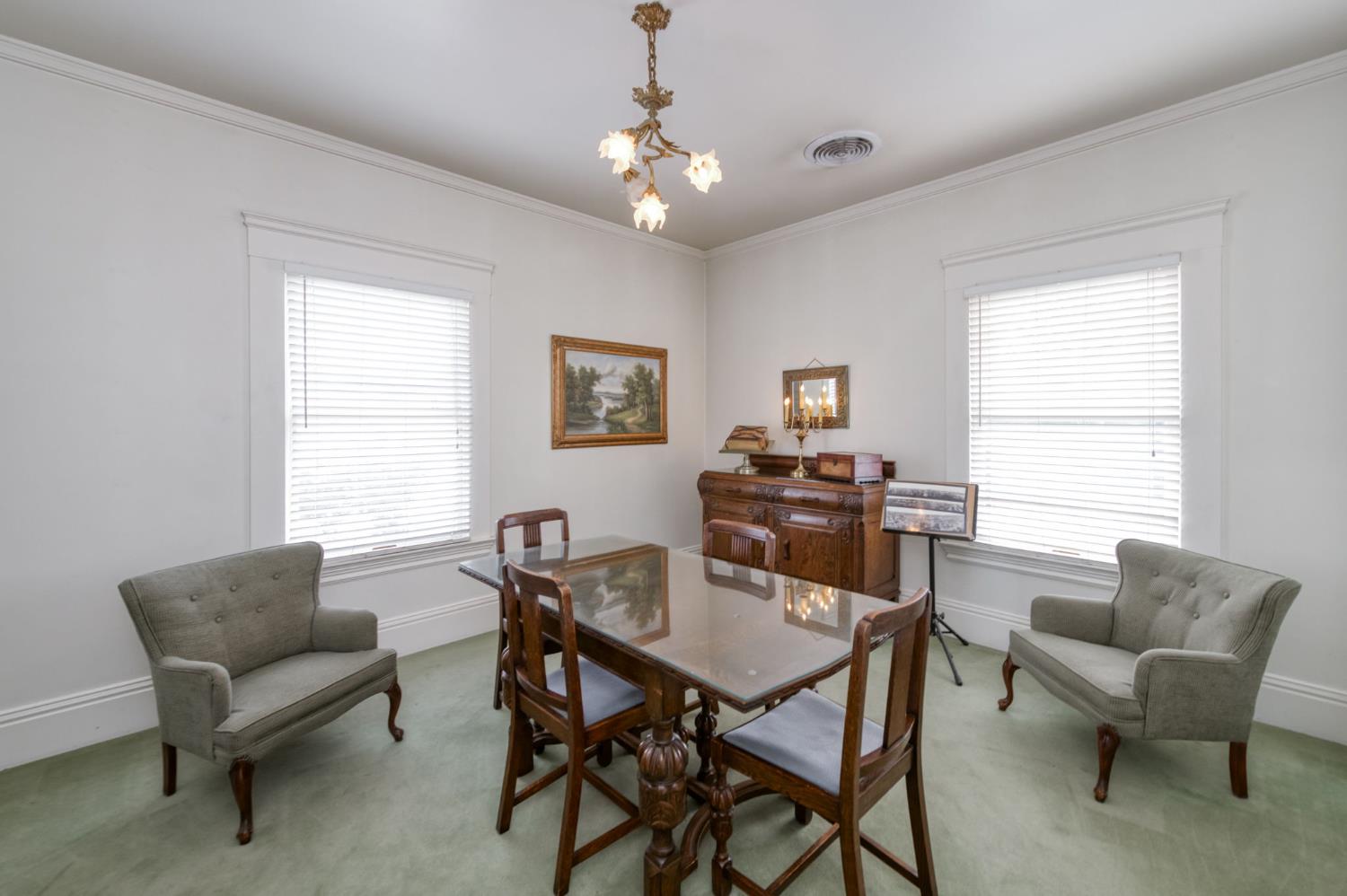 916 E Divisadero St, Fresno, CA 93726