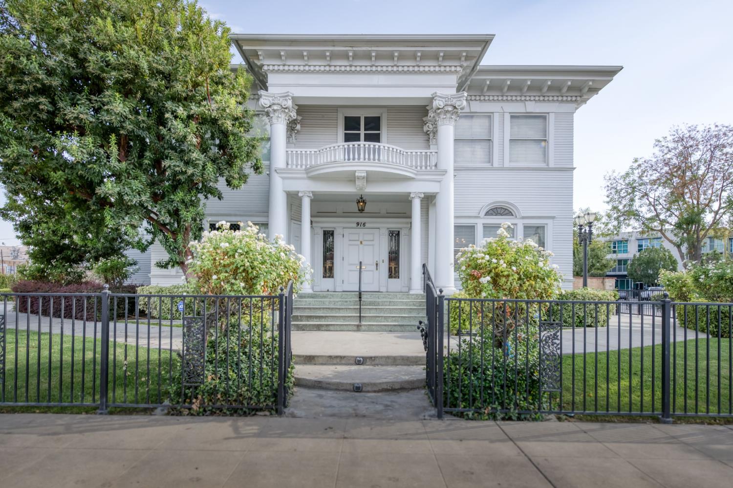 916 E Divisadero St, Fresno, CA 93721