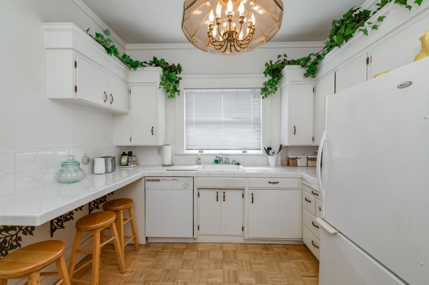 916 E Divisadero St, Fresno, CA 93721