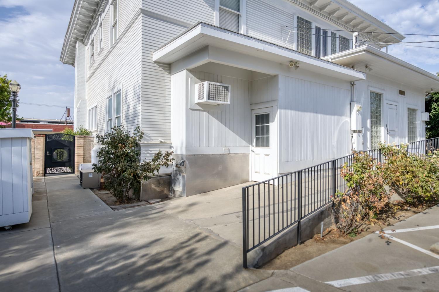 916 E Divisadero St, Fresno, CA 93721