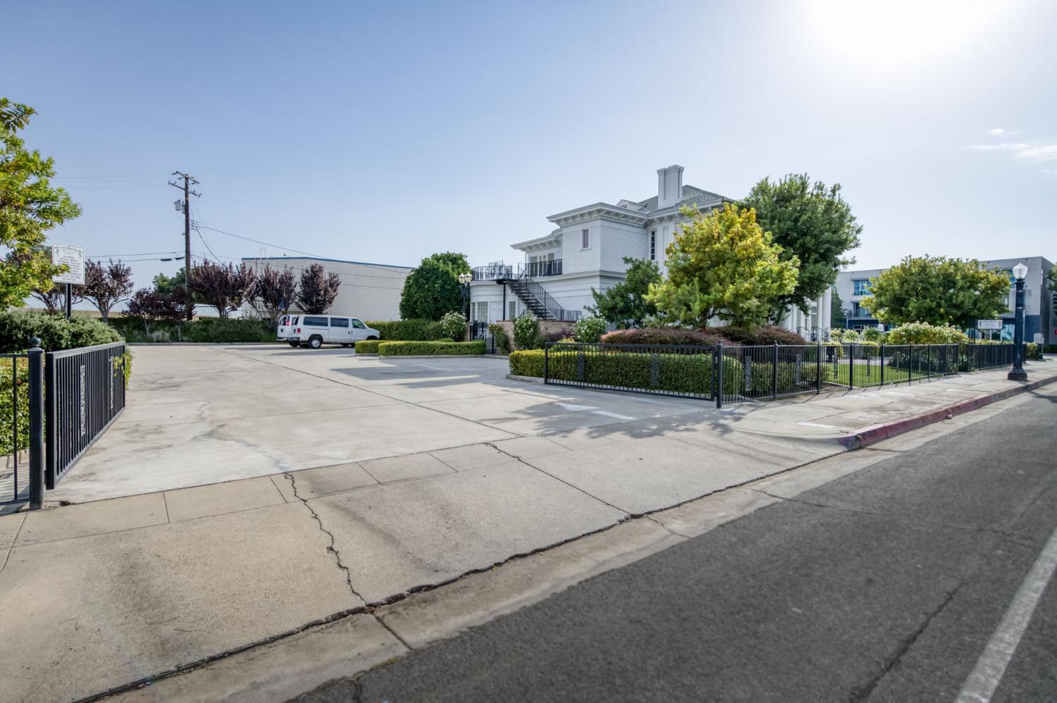 916 E Divisadero St, Fresno, CA 93721