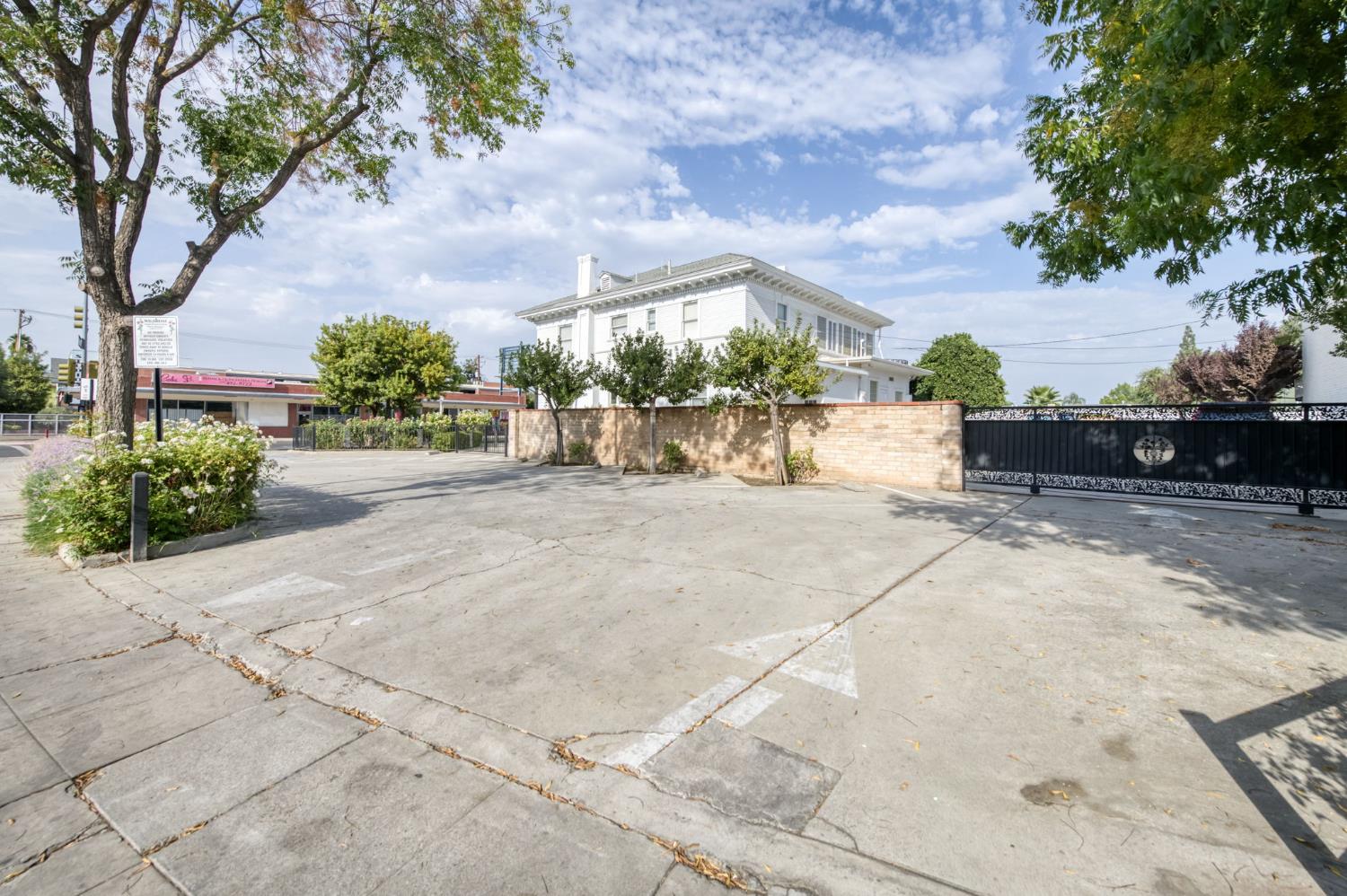 916 E Divisadero St, Fresno, CA 93721