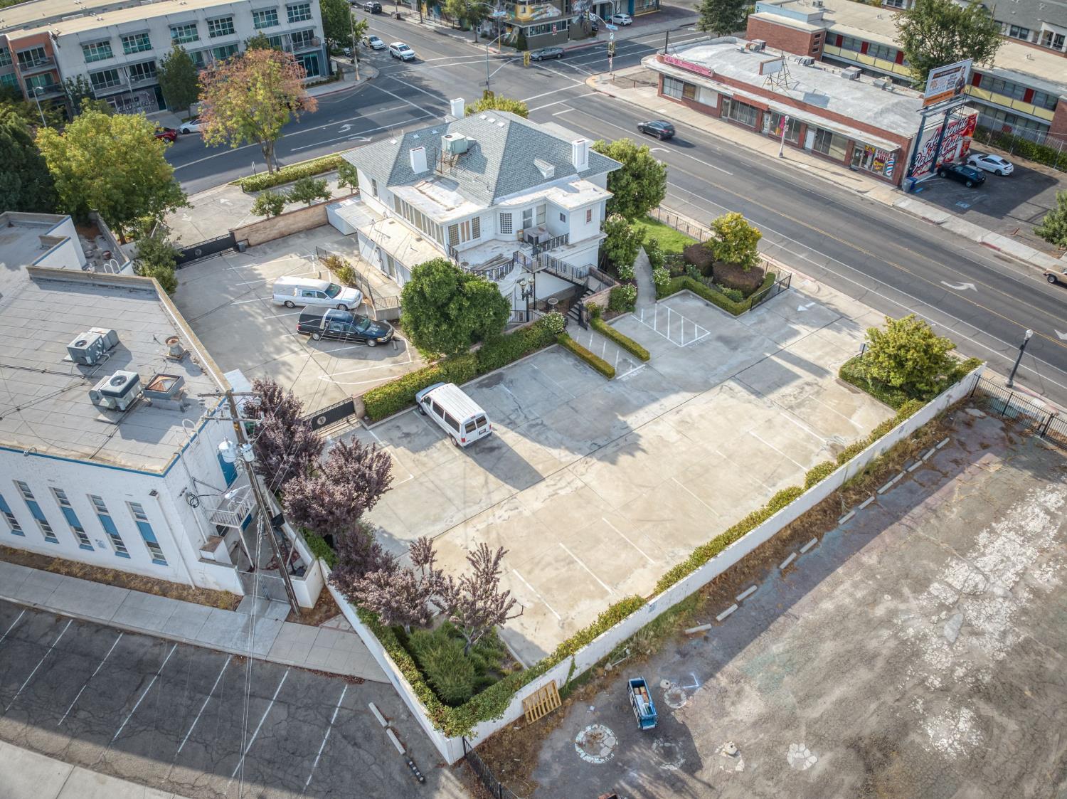 916 E Divisadero St, Fresno, CA 93721