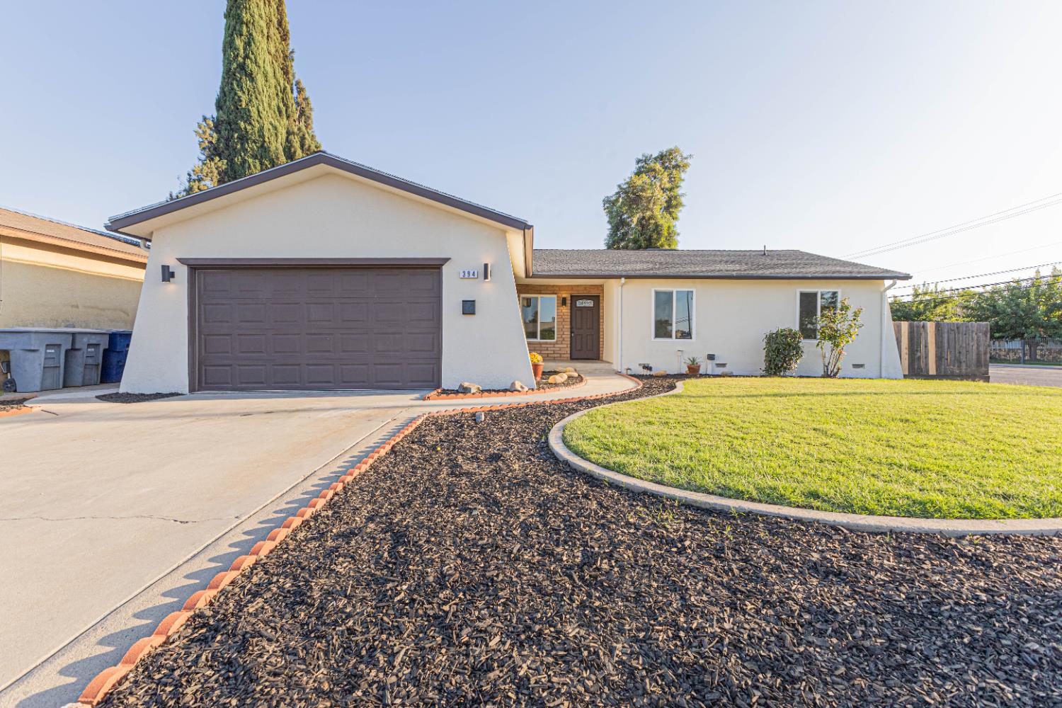394 W Ashcroft Ave, Clovis, CA 93612