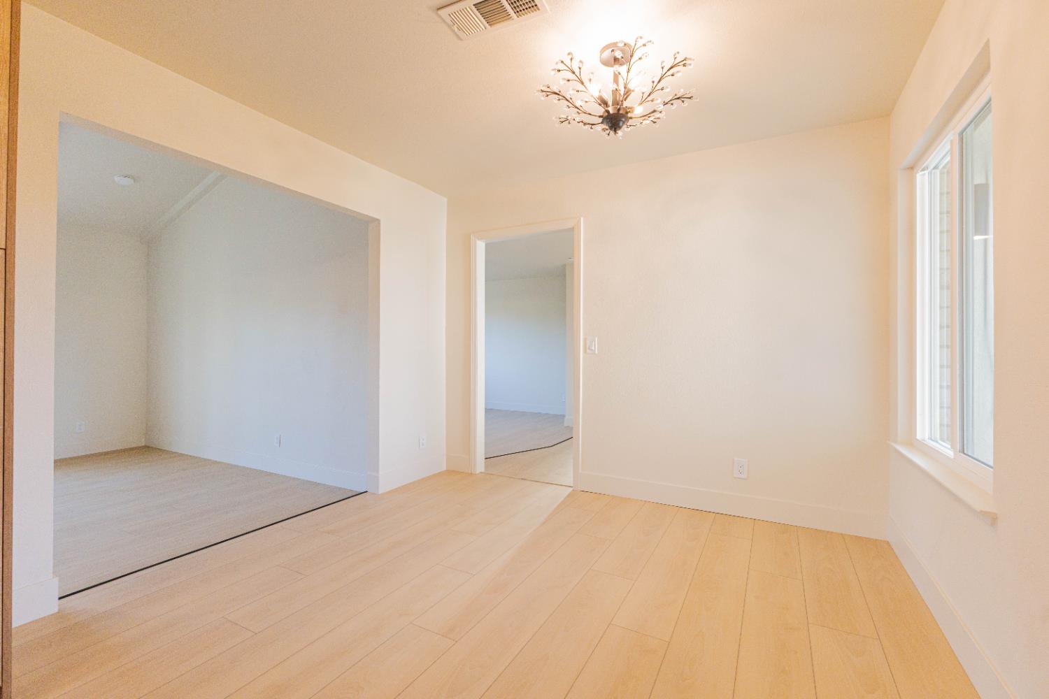 394 W Ashcroft Ave, Clovis, CA 93612
