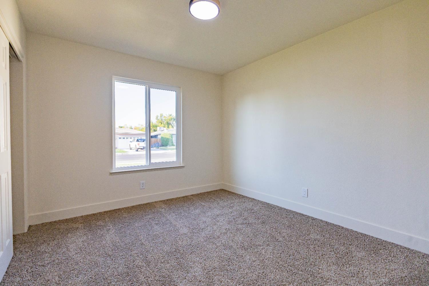 394 W Ashcroft Ave, Clovis, CA 93612