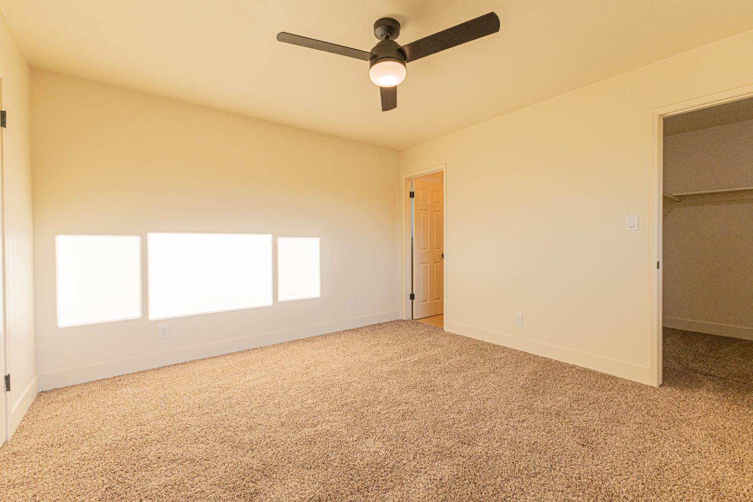 394 W Ashcroft Ave, Clovis, CA 93612