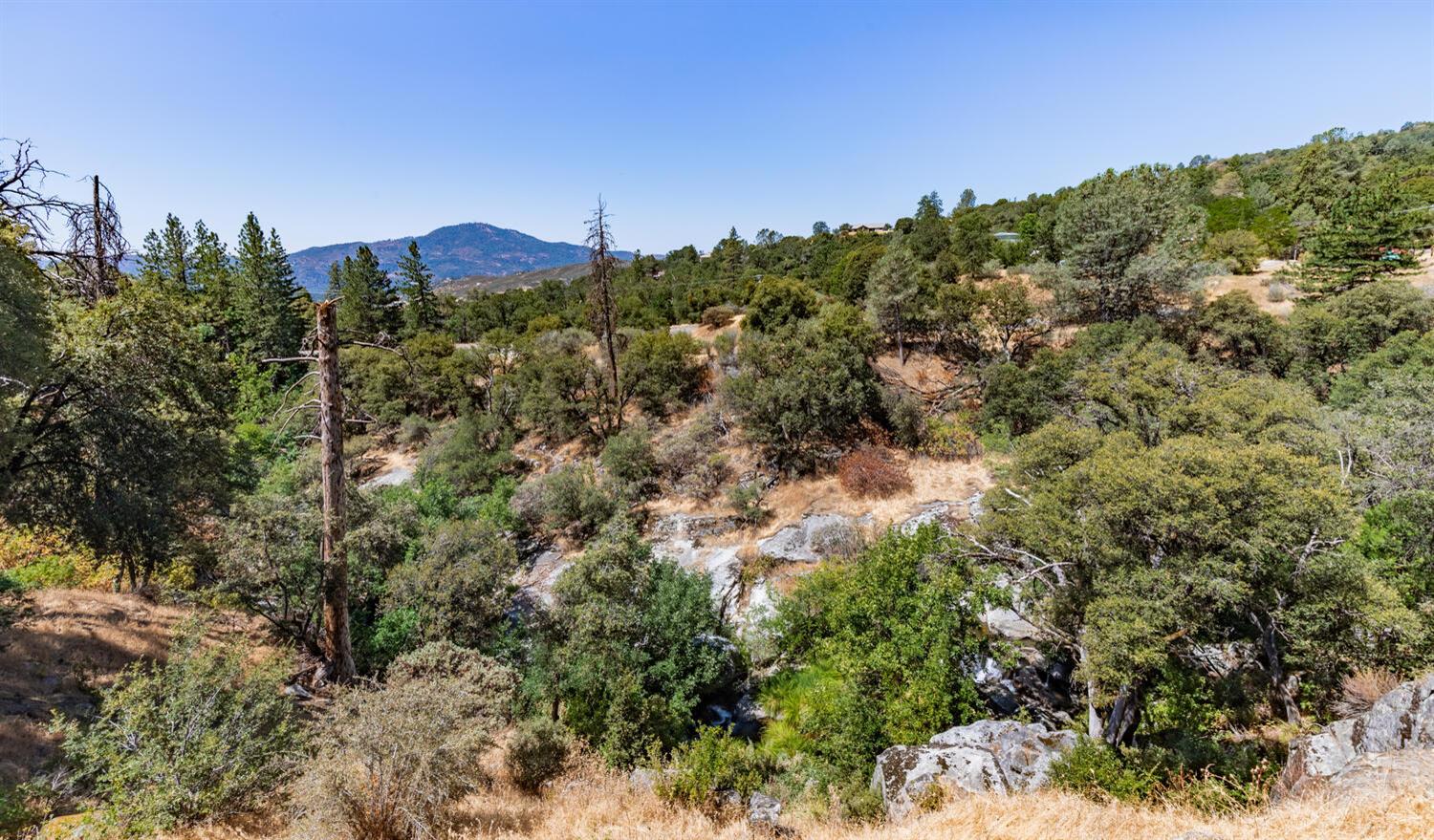 42492 Buckeye Rd, Oakhurst, CA 93644