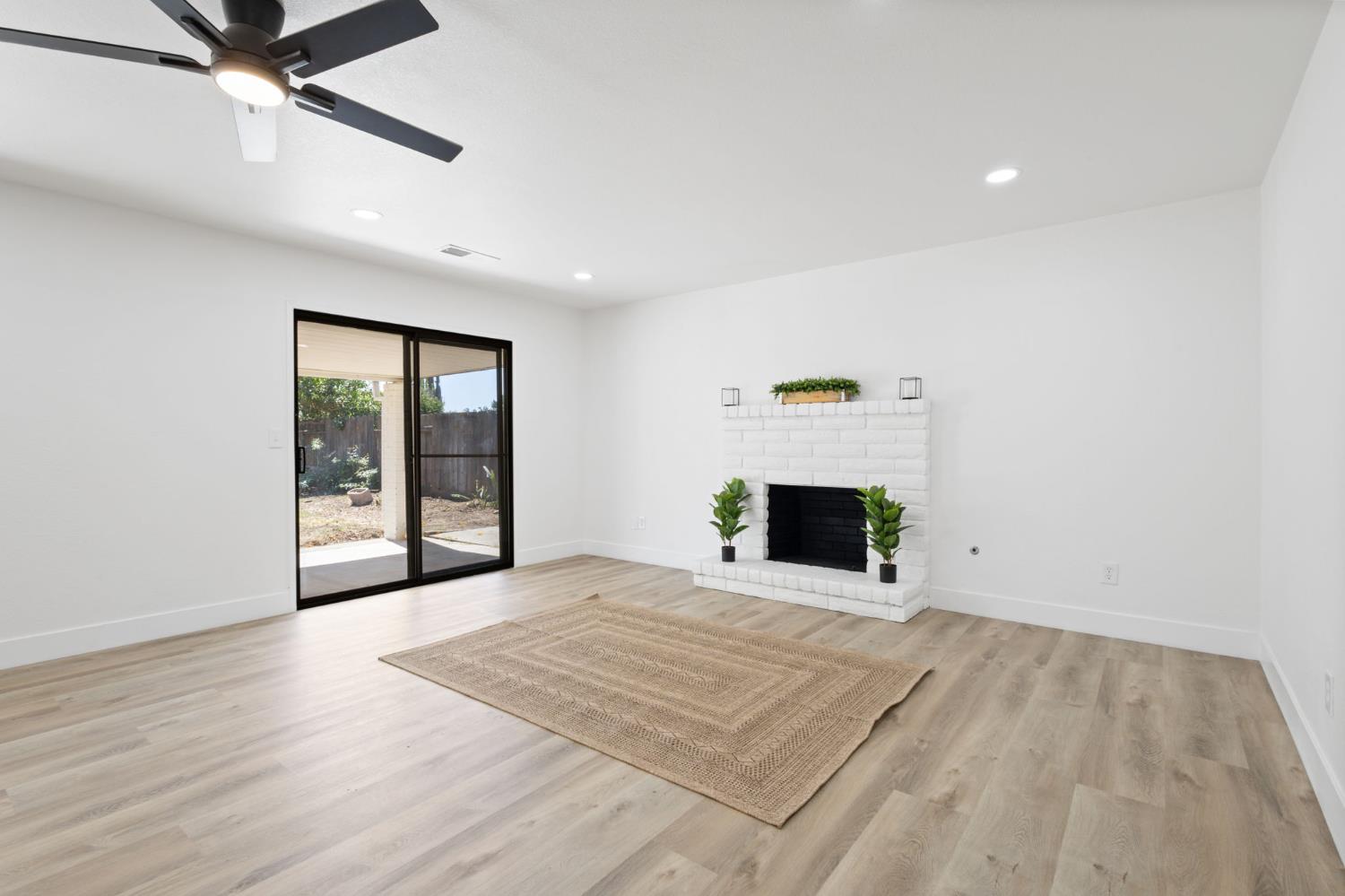 2324 Crestview Dr, Atwater, CA 95301