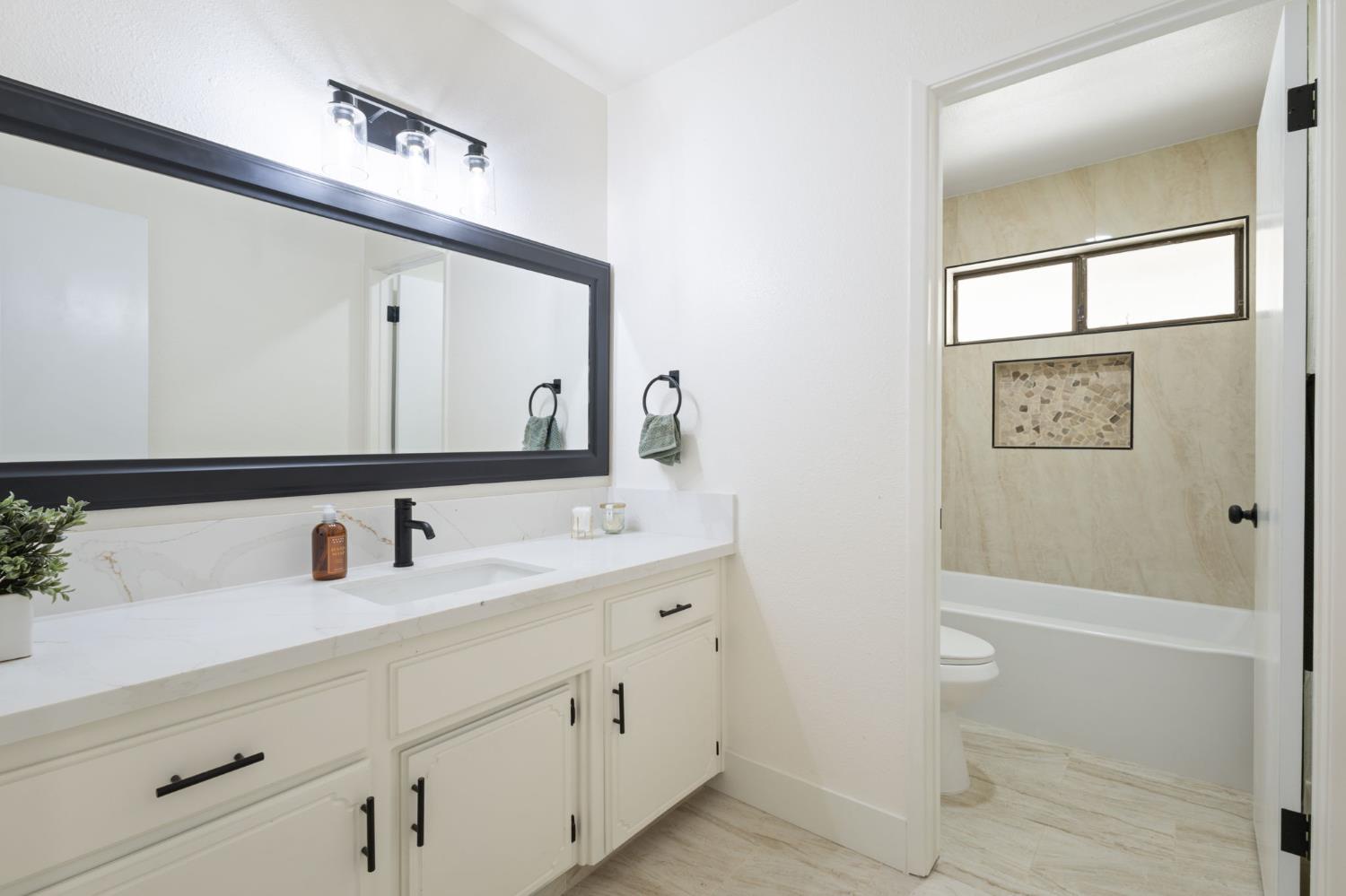 2324 Crestview Dr, Atwater, CA 95301