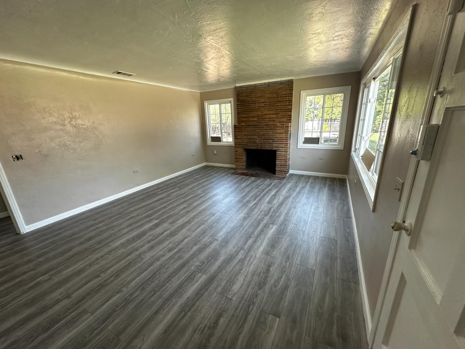 605 N Winery Ave, Fresno, CA 93727